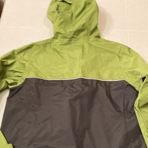 Patagonia rain jacket, boys size 12 - Picture 7 of 10